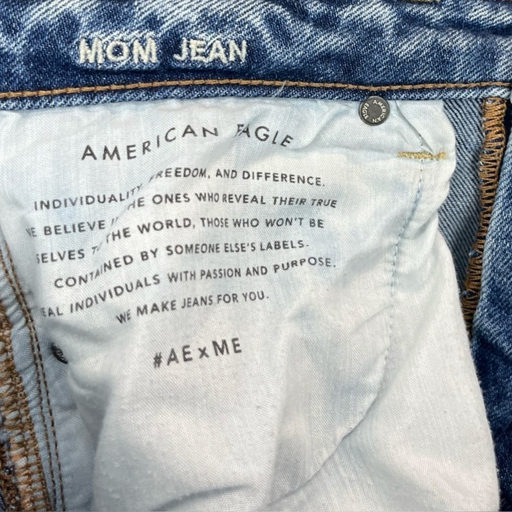 American Eagle Slightly Distressed Medium Blue Mom Jeans size 4 - Picture 3 of 4